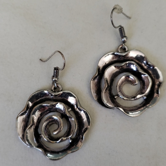 Earrings - Picture 1 of 3